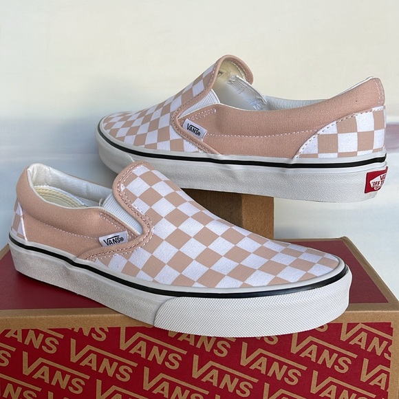Vans Men’s Classic Slip-On
Color Theory Checkerboard Rose Smoke
VN000BVZBQL SNKR - Picture 1 of 16